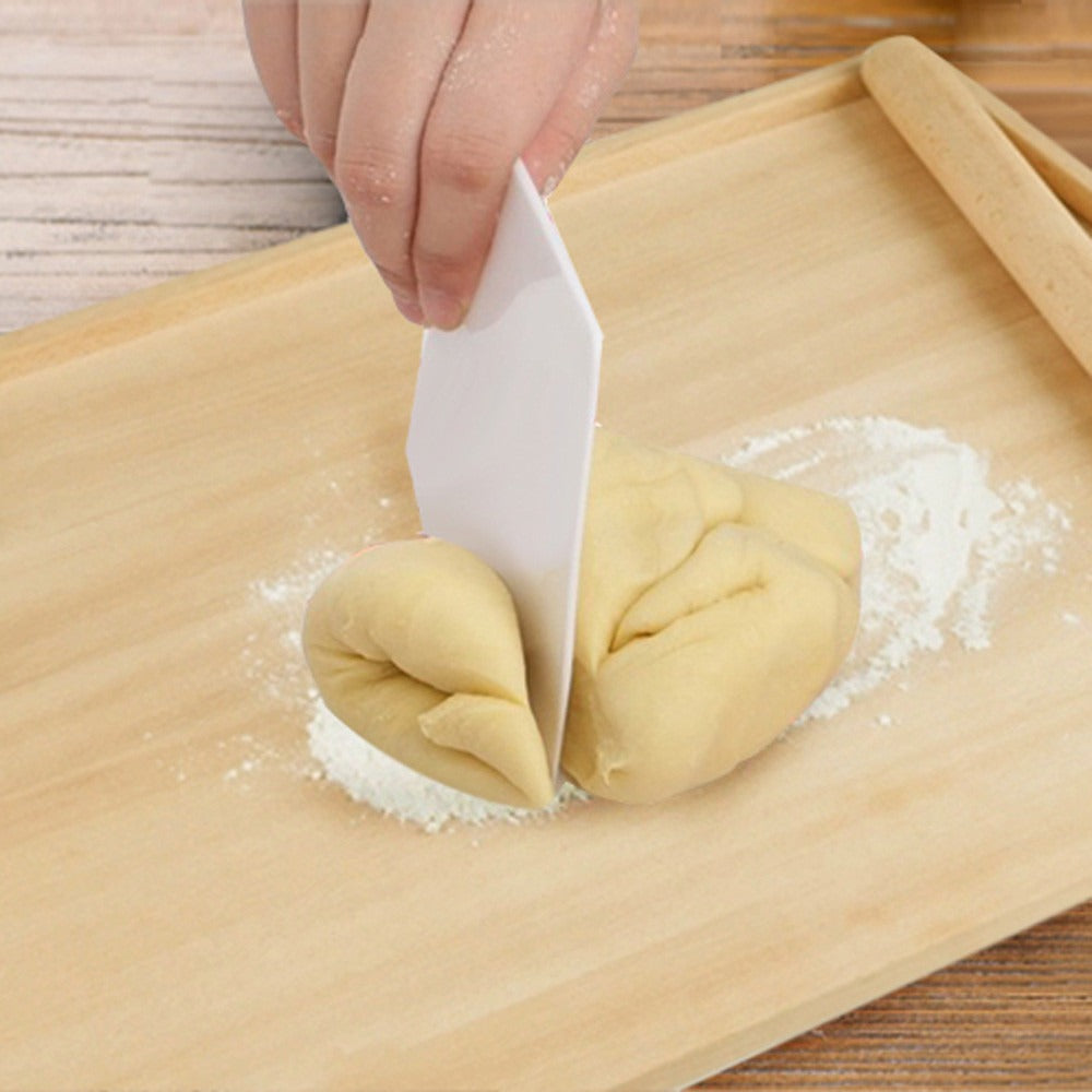 Plastic dough outlet cutter